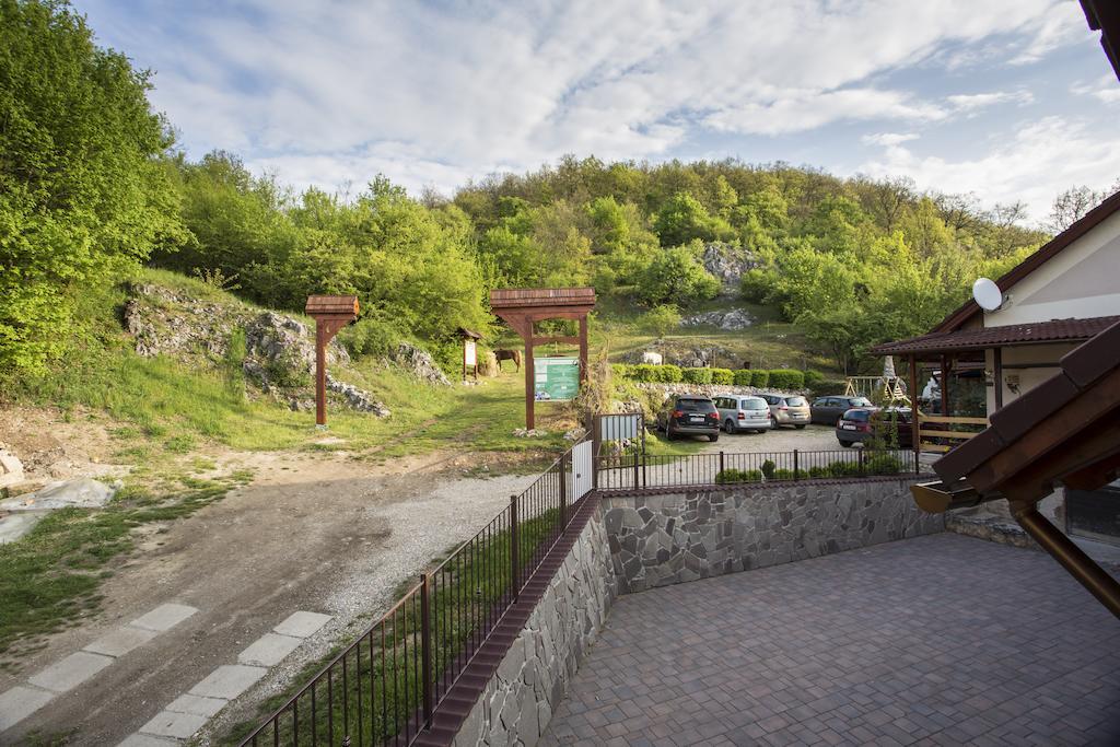 Penzion Skalna Ruza - Koevirozsa Panzio Gemerská Horka Exterior foto
