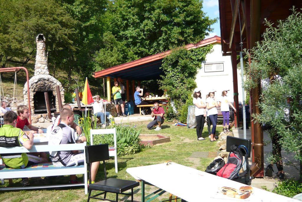 Penzion Skalna Ruza - Koevirozsa Panzio Gemerská Horka Exterior foto